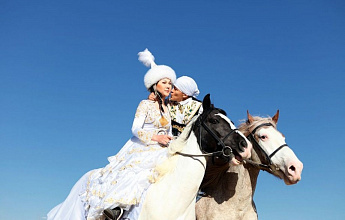 Казахская конная игра «Кыз куу»