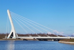 Мост Ахмата Кадырова официально появился в Петербурге