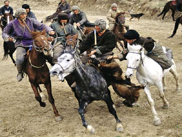 Азербайджанская конная игра «Сюр-папах»