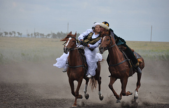 Казахская конная игра «Кыз куу»