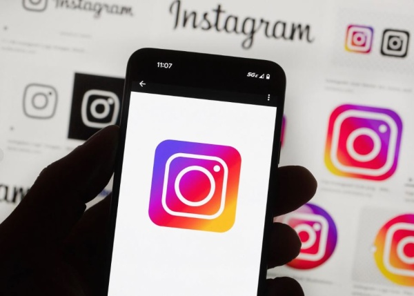 Instagram  будет уведомлять родителей, если подростки будут искать запросы, связанные с суицидом