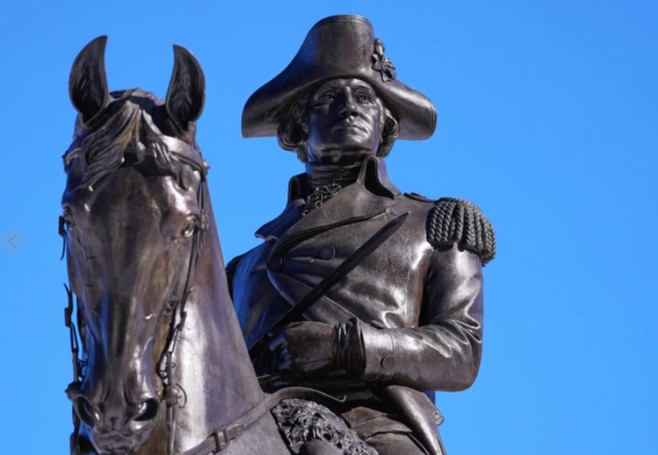 Нет, у Джорджа Вашингтона не было деревянных зубов. Да, он руководил осадой Бостона