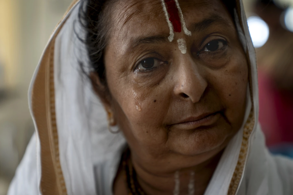 По мере того, как Индия стареет, возникает тайный стыд: старики, брошенные своими детьми