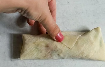 Рецепт хрустящих куриных рулетиков с яйцом